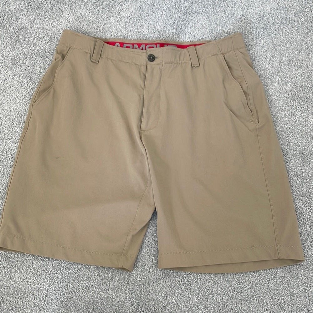 Men’s Under Amour Cargo Short (Size 36W)